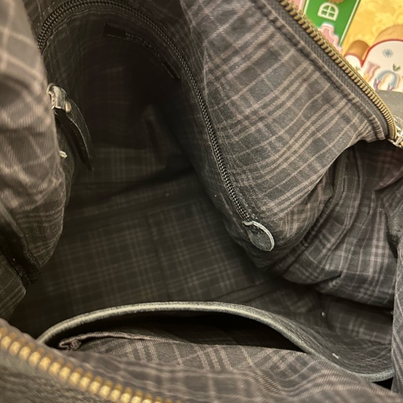 BURBERRY AUTHENTIC BLACK LABEL CALFSKIN LEATHER CROSSBODY BAG UNSEX - Picture 6 of 10